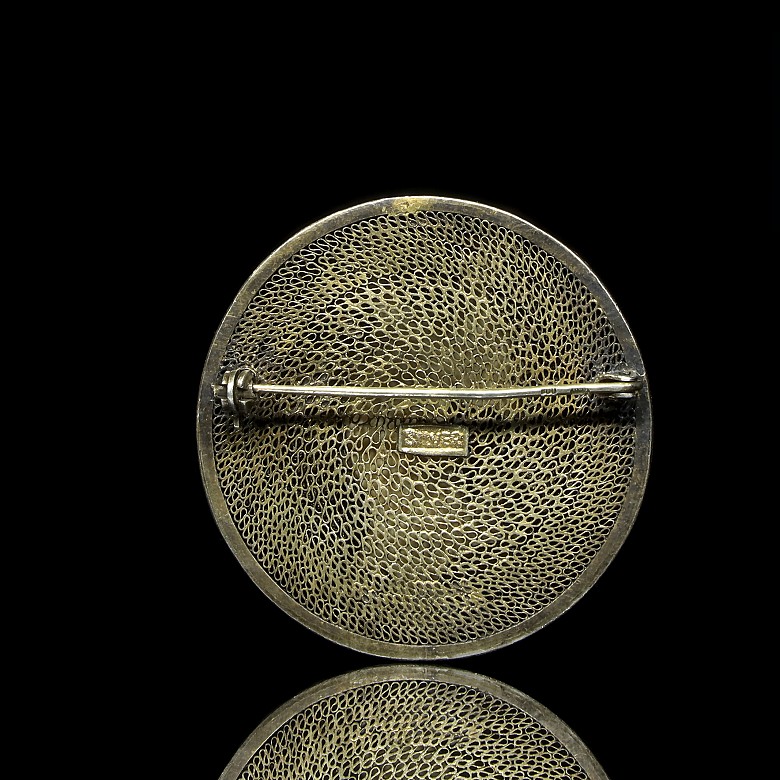 Chinese silver brooch with a lady, 19th - 20th century