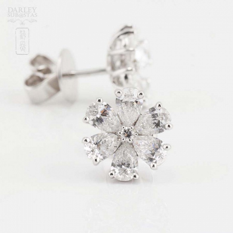 Earrings 18k white gold and 1,87ct diamonds.