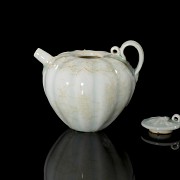 Porcelain teapot with celadon glaze, Song style