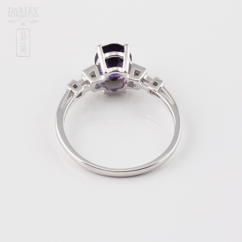 18k white gold ring with amethyst and diamonds.