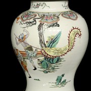 Porcelain tibor with lamp, Qing dynasty