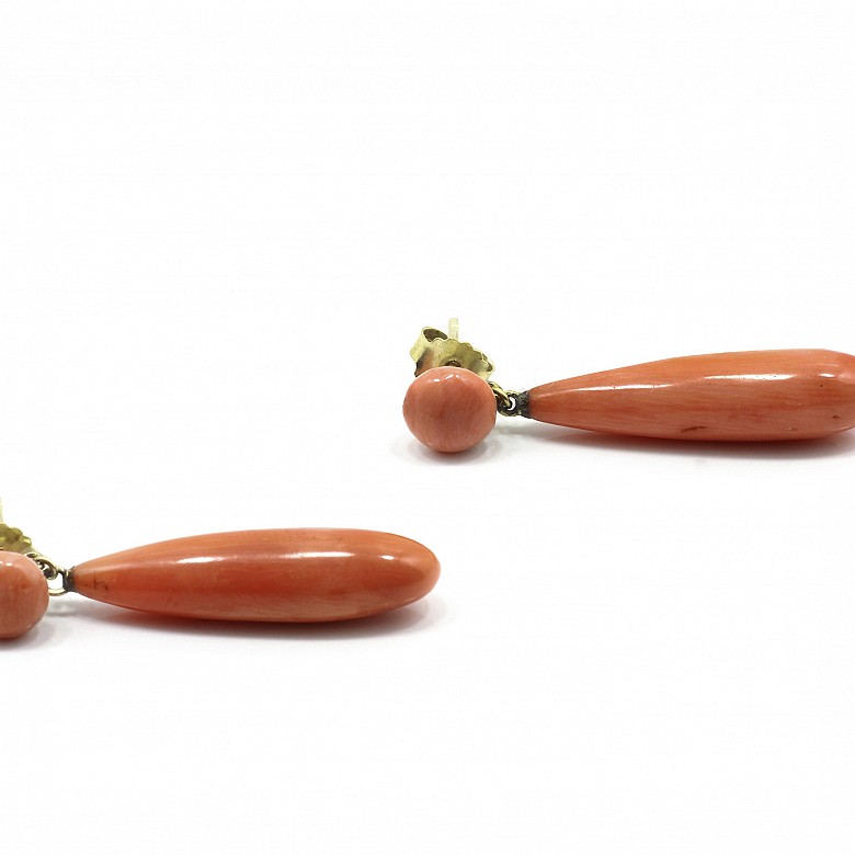 Pair of coral earrings set in 14k yellow gold