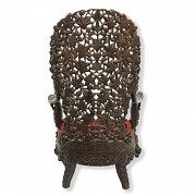 Sillon de madera con asiento de terciopelo, China, S.XX