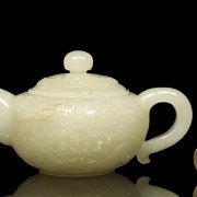 White jade teapot and lid, Qing dynasty