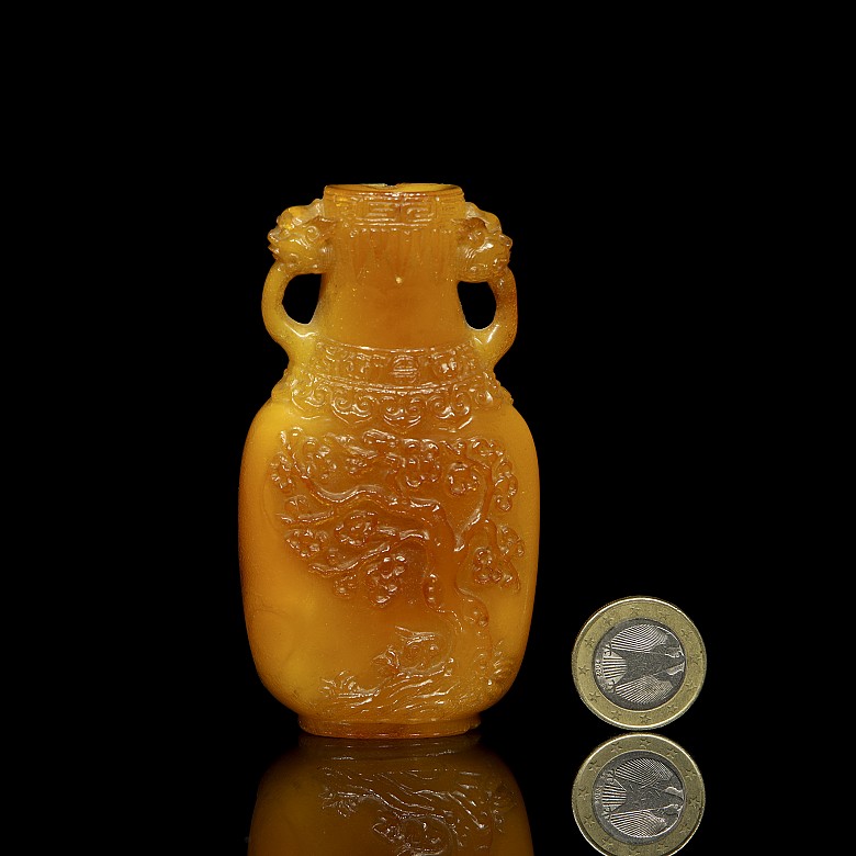 Amber snuff bottle, Qing dynasty