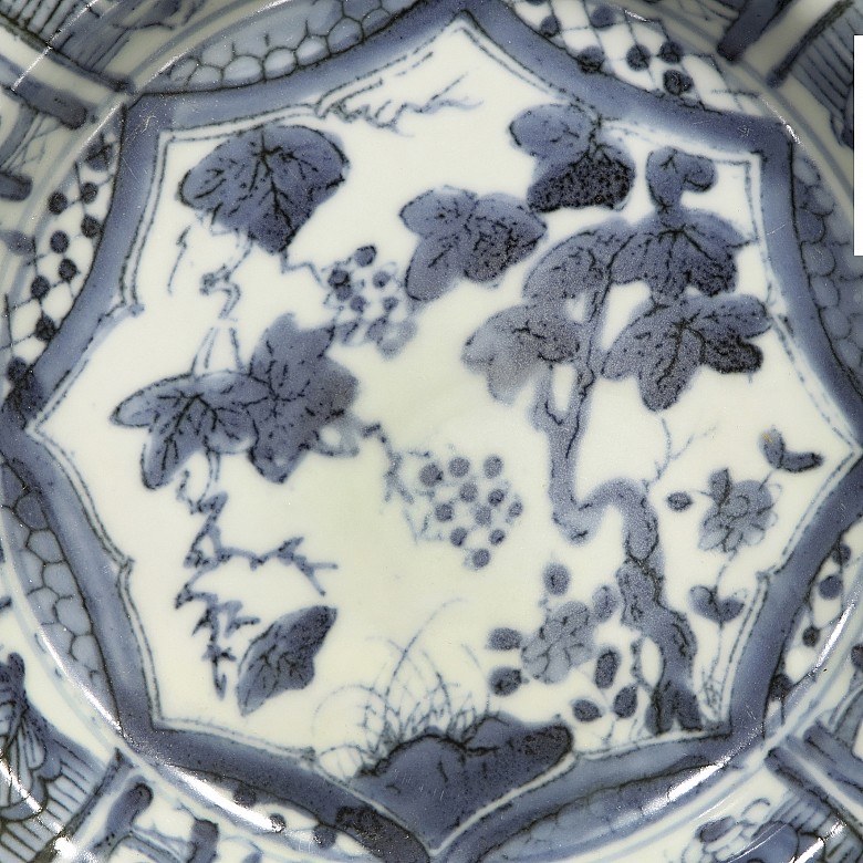 Blue and white porcelain plate, 20th century