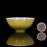 Yellow glazed porcelain bowl, Qing dynasty, Yongzheng