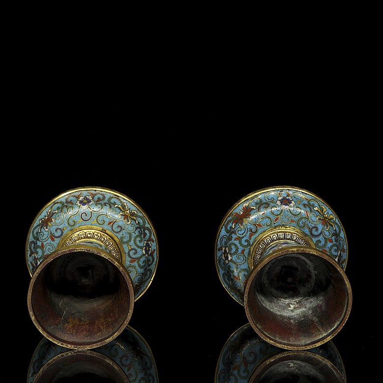 Pair of cloisonné candlesticks, Qing dynasty, Qianglong period