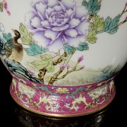 Famille rose vase ‘Garden with Birds’, Qing dynasty, with Qianlong mark