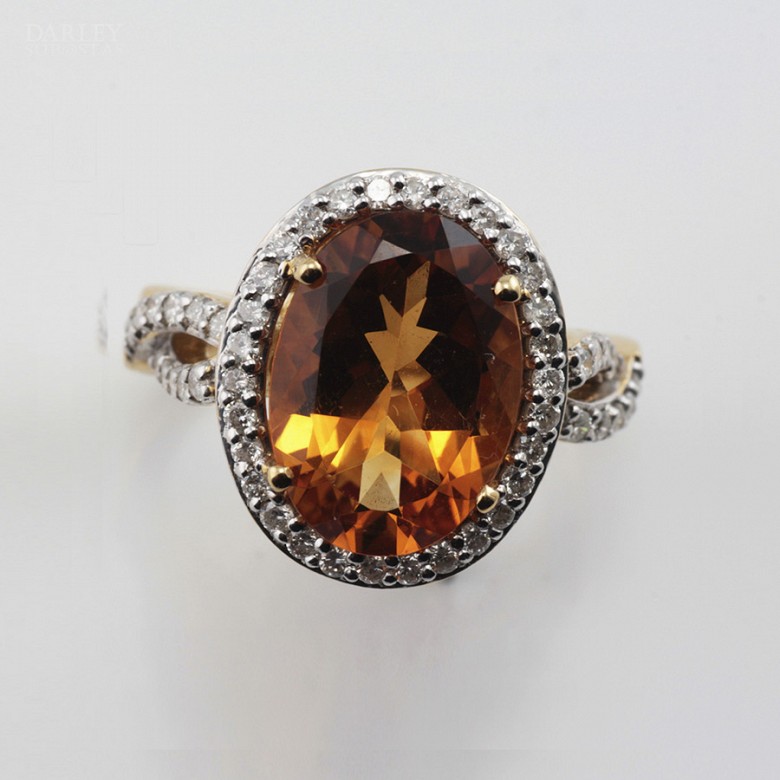 18k yellow gold ring with citrine and diamonds.