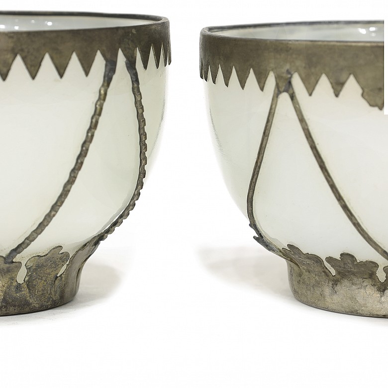 Set of glass bowls and metal mount, 20th century