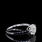 Ring ‘Flower’ in white gold with diamonds