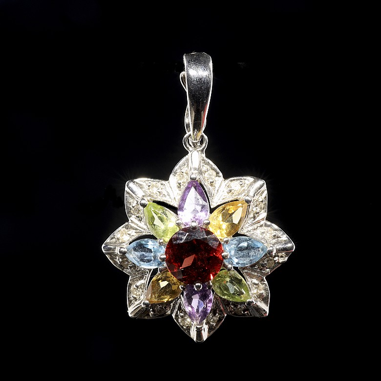 Pendant ‘Flower’ in white gold with gems and diamonds