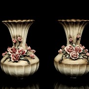 Capodimonte porcelain ‘Pair of vases with roses’, 20th century