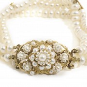 Pearl bracelet in 18k yellow gold