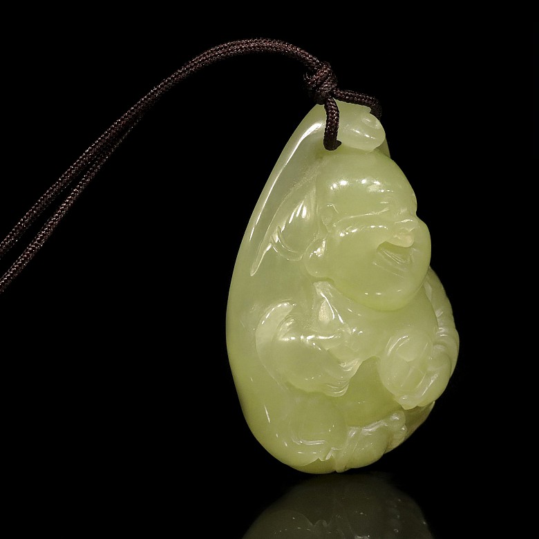 Yellow jade pendant 