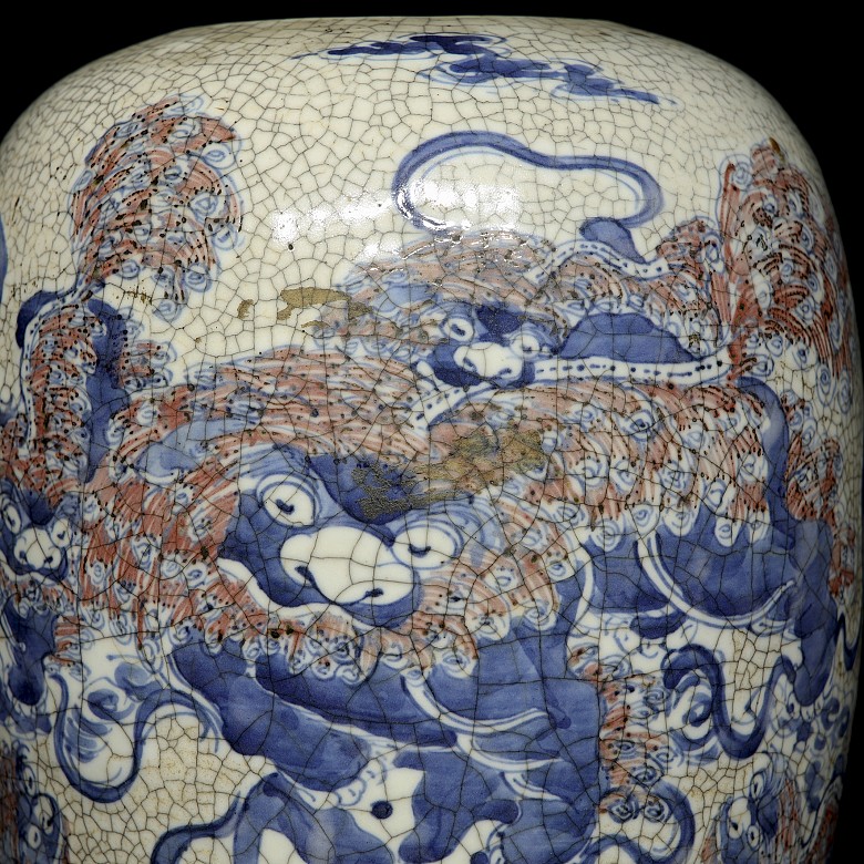 Glazed ceramic ‘Beasts’ vase, Qing dynasty