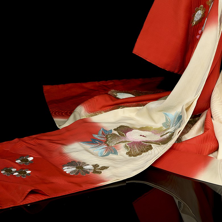 Japanese lady's kimono, late 20th century - 3