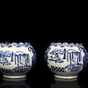 Pareja de recipientes de porcelana 