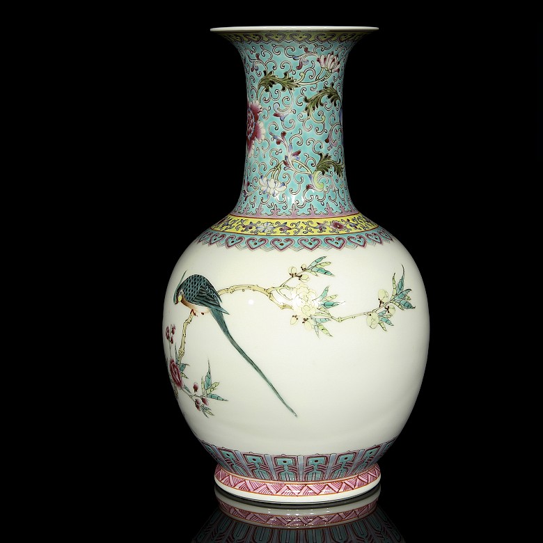 Porcelain vase 