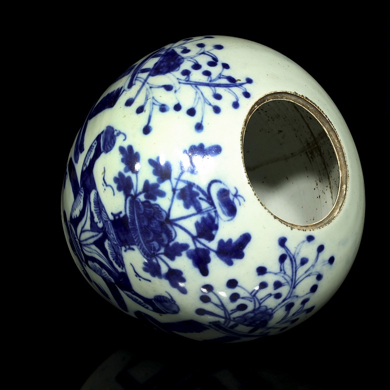 Blue and white tibor with lid, 20th century