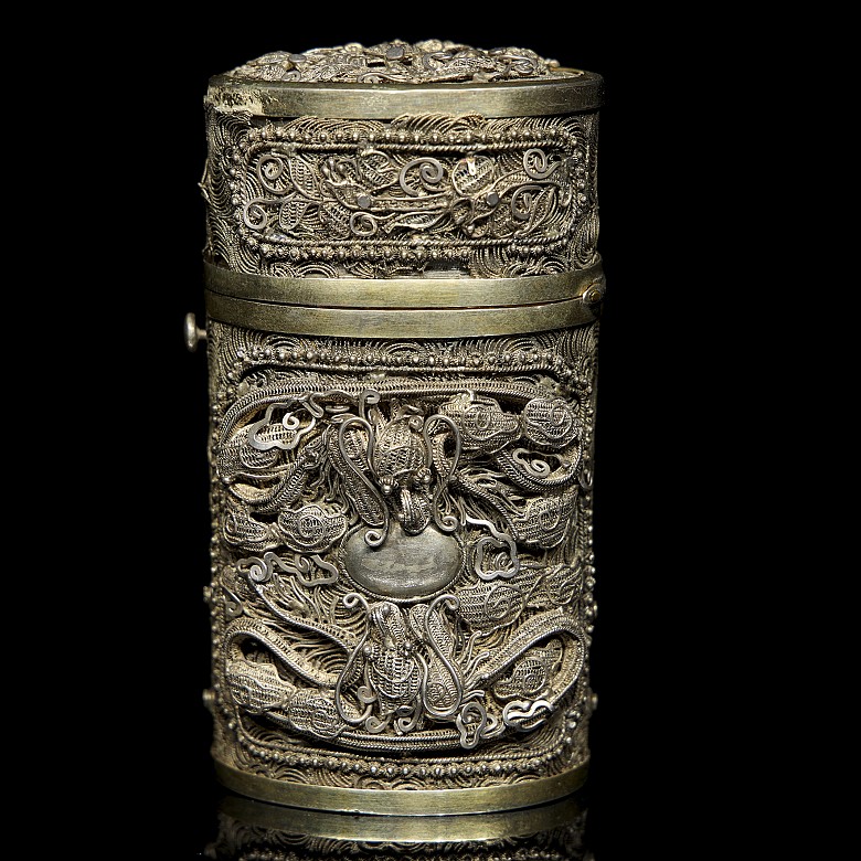 Small silver box ‘Lotuses’, 19th century