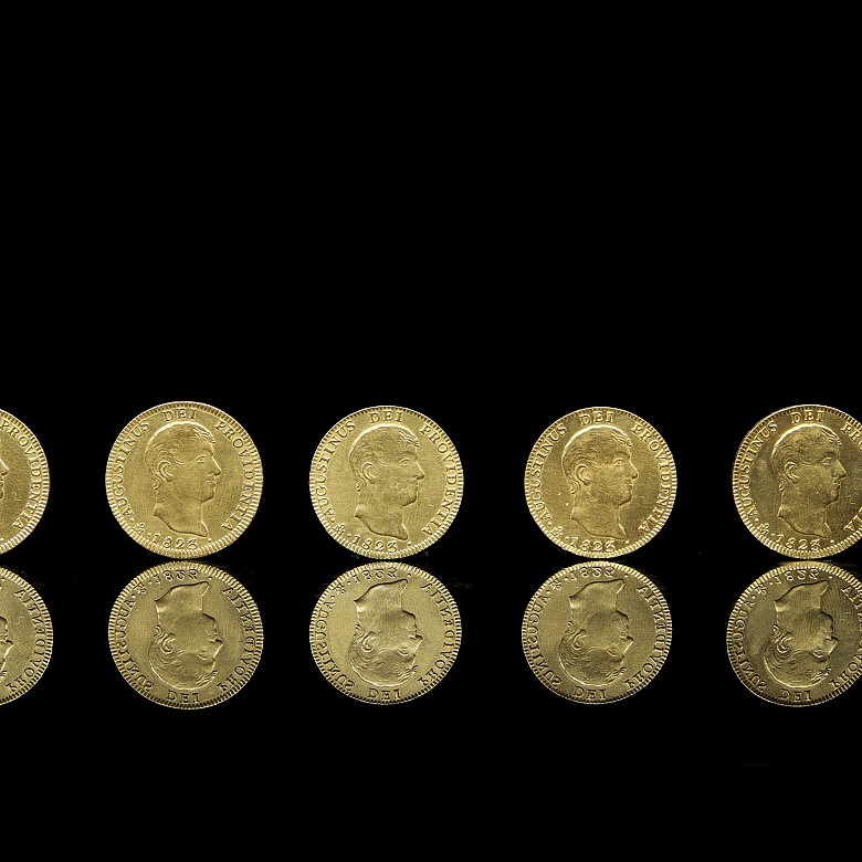 Cinco monedas de oro  