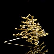 Yellow gold brooch with diamonds