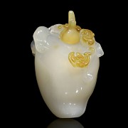 Agate snuff bottle 'Longevity', Qing dynasty, Qianlong