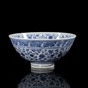 Blue and white glazed porcelain bowl ‘Lotuses’, with Xuande mark, Ming dynasty