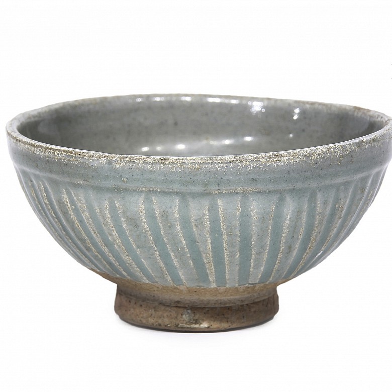 Bowl with carved decoration, Qing Dynasty