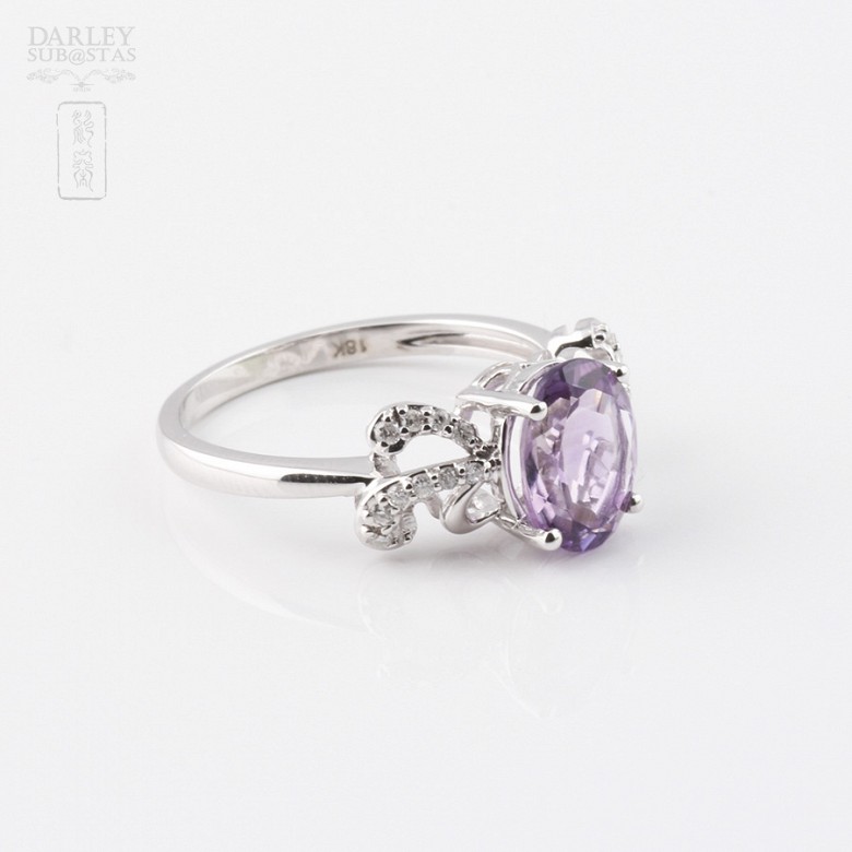 18k white gold ring with amethyst and diamonds.