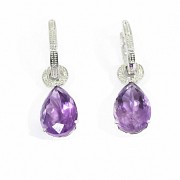 Earrings in 18k white gold with amethysts and diamonds.