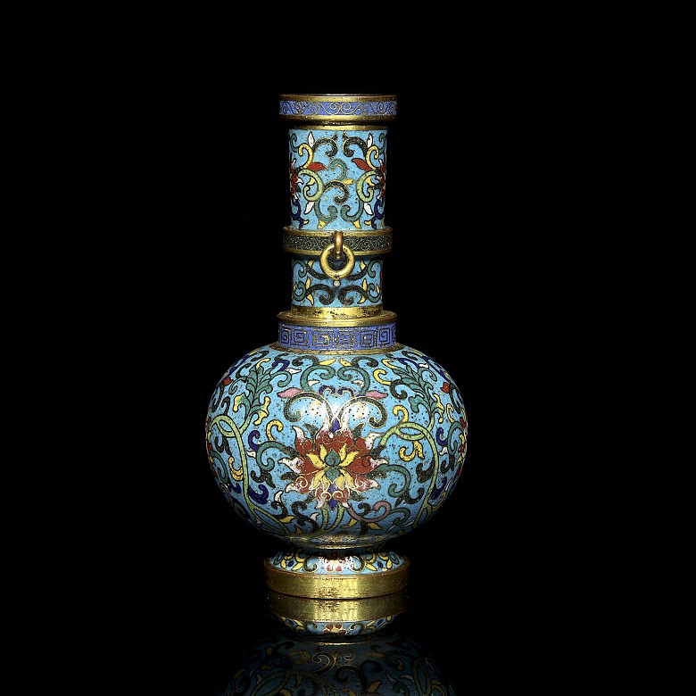 Pequeño jarrón con esmalte cloisonné, dinastía Qing