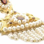 Pendant in 18 k yellow gold, rubies and pearls