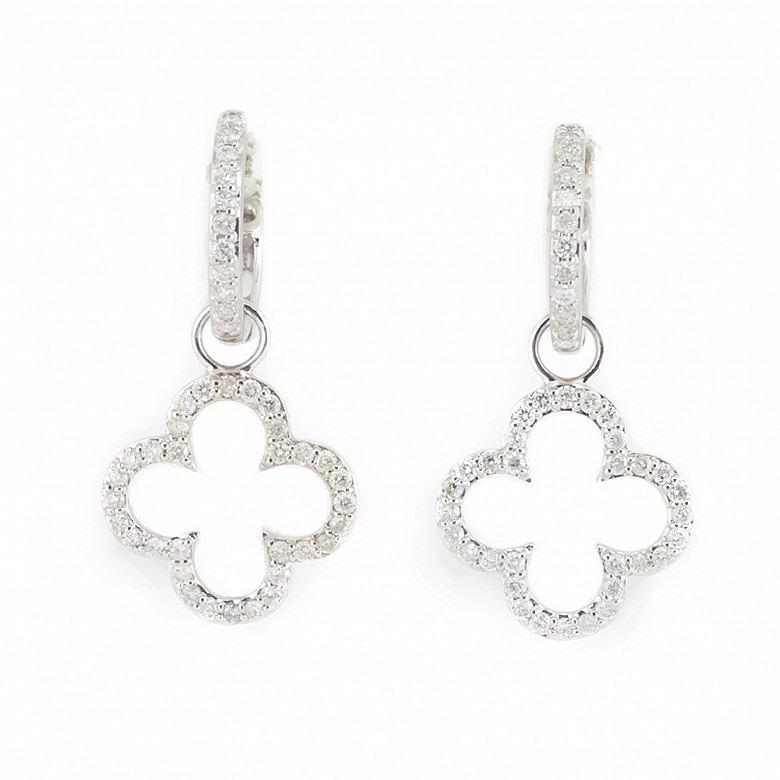 Earrings in 18k white gold and diamonds