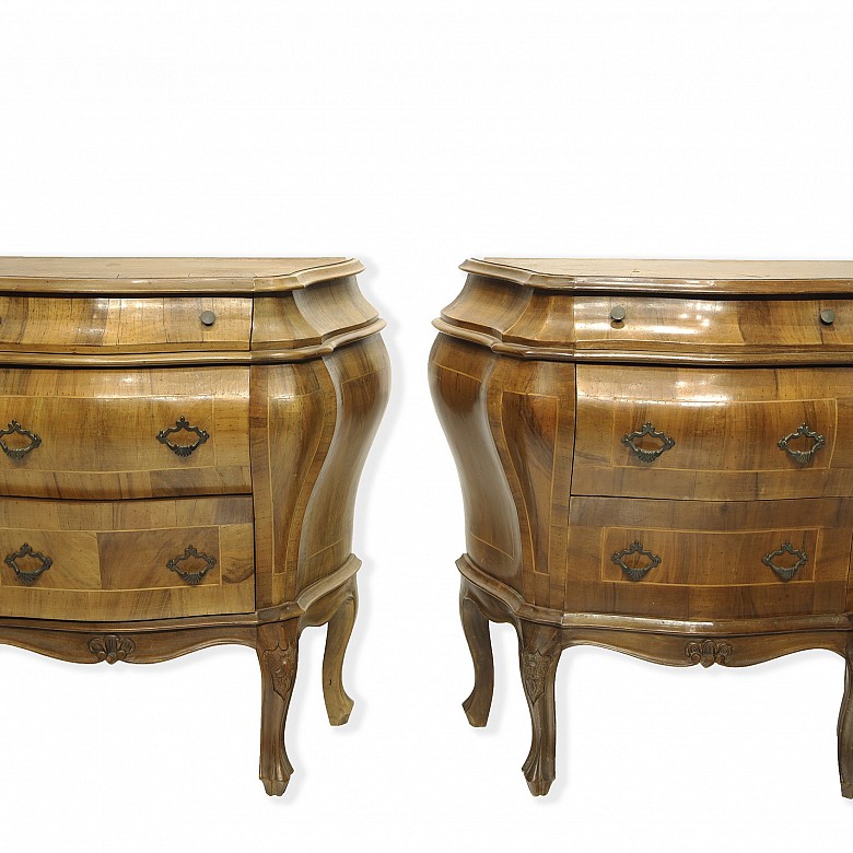 Pair of ‘Rococo’ wooden chests of drawers, Italian style, 20th century