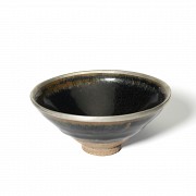 Glazed ware bowl with a silver rim, Song dynasty