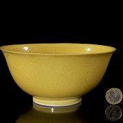 Small yellow-glazed porcelain bowl, Qing dynasty