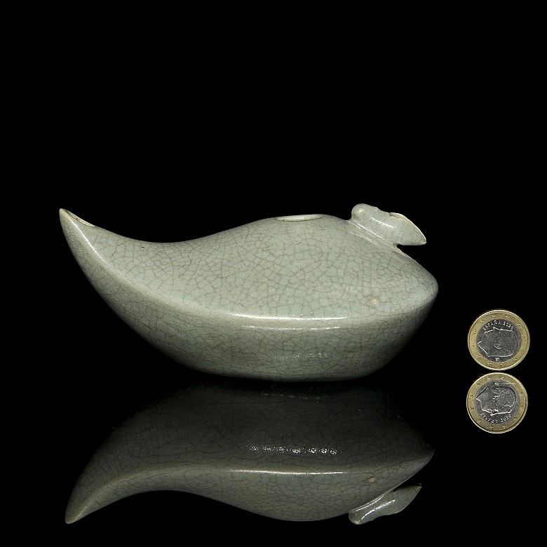 Song-style glazed ceramic water vessel ‘Ruyao’