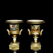 Pair of Medici-style vases, 19th century