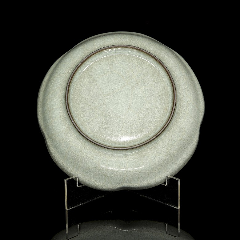 Celadon-glazed ware lobed bowl, Qing dynasty