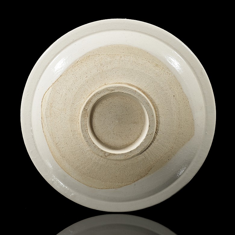 Glazed ceramic ‘Flowers’ dish, Jin dynasty