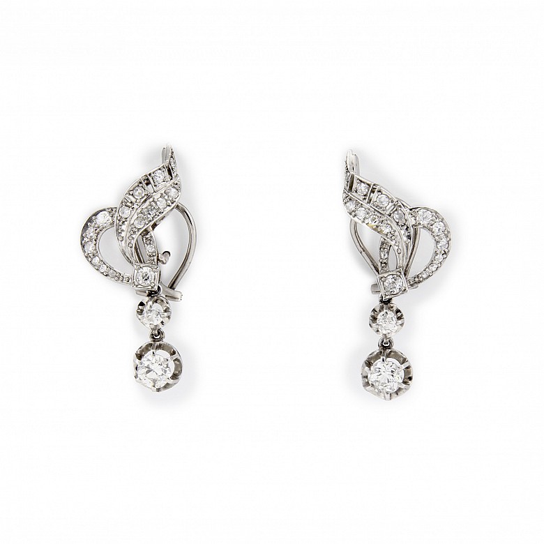 Platinum earrings with diamonds.