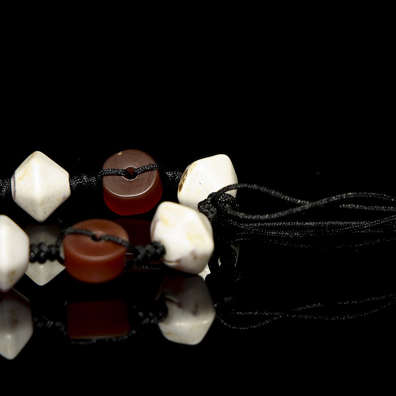 Liuli and agate bead necklace, 20th century