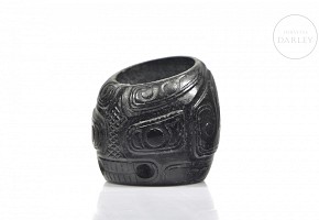 Green jade archer ring “Mask”, Shang style