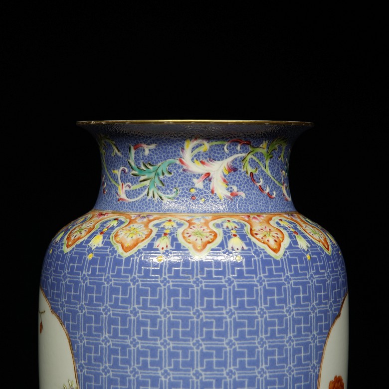 Glazed porcelain vase “Birds in garden”, Qing dynasty