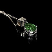 White gold with tsavorite and brilliant pendant - 4