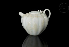 Porcelain teapot with celadon glaze, Song style