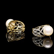 Yellow gold earrings with diamonds and pearls